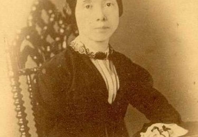A cabinet card copy of a daguerreotype of Emily Dickinson, ca. 1850.
